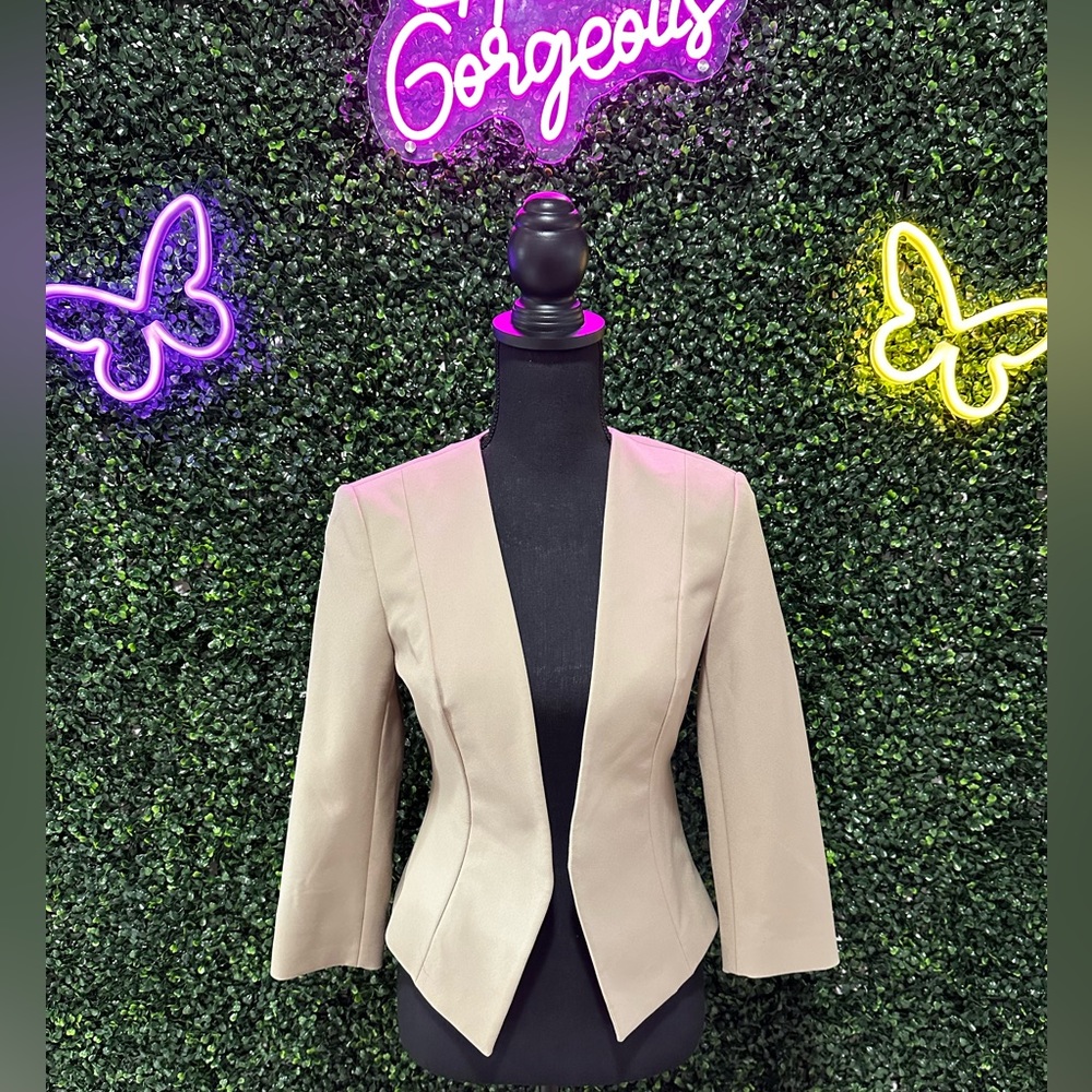 Express Women's Cropped Collarless Blazer. Size 2.